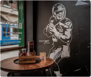 Bar Regular & Jack is een levendige
                                            sportbar en grill die 365 dagen per
                                            jaar geopend is.